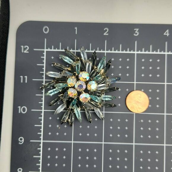 Vtg Unsigned Swirl Round Floral Burst Glass & AB Rhinestone Brooch Blue Gray OS - Picture 8 of 9